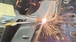 PDKJ handheld laser welding machine Applied to the automotive industry Welding 4