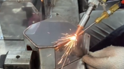 PDKJ Handheld laser welding machine welding 1-3mm stainless steel waterproof box